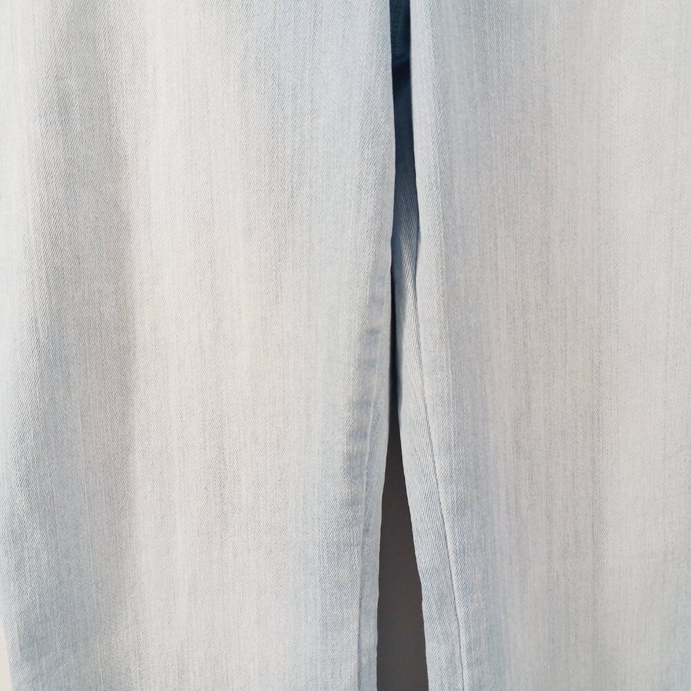 Spanx, Light Wash, High Rise, Flare Leg, Pull On, Sculpting Jean, Size Large - Picture 5 of 16
